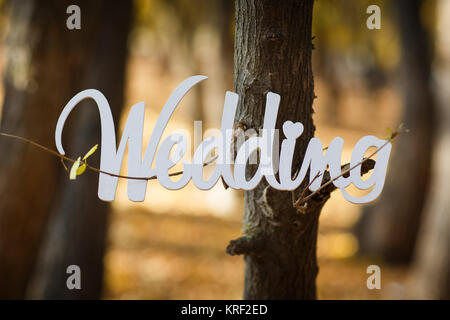 Wort Hochzeit auf einem schönen unscharfen Hintergrund Stockfoto