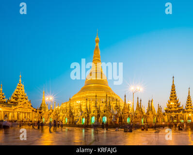 Shwedagon Paya Pagode Myanmer berühmten heiligen Ort und touristische Attraktion Sehenswürdigkeiten. Yangon, Myanmar Stockfoto