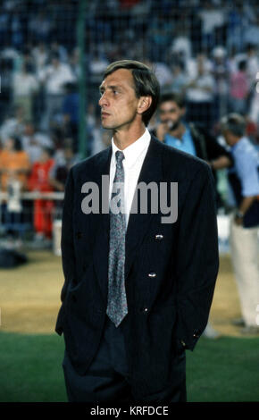 Datei: Barcelona Trainer Johan Cruyff 21.09.1988, Estadio Santiago Bernabeu, Madrid. Super Copa/Spanisch Super Cup, 1 Bein. Real Madrid gegen den FC Barcelona. Trainer Johan Cruyff FC Barcelona Stockfoto