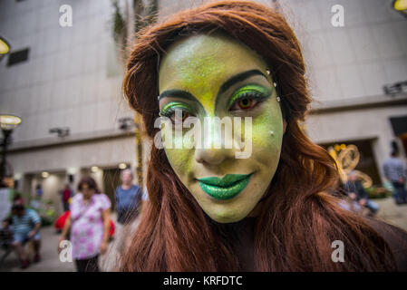 Sao Paulo, Brasilien. 19. Dezember, 2017. Weihnachtsmann: Santa Claus und seine Elfen kommen in einem Mall in SÃ £ o Paulo, die Freude der Kinder und der Erwachsenen. Credit: Cris Fafa/ZUMA Draht/Alamy leben Nachrichten Stockfoto