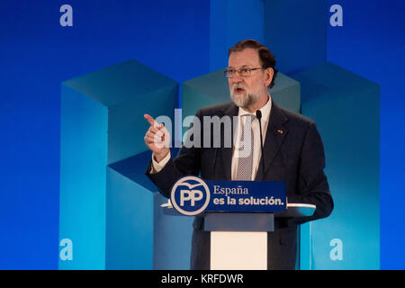 Barcelona, Spanien. 19 Dez, 2017. Der spanische Premierminister Mariano Rajoy hält eine Rede bei der abschließenden Kampagne Treffen der Partido Popular (Volkspartei) in Barcelona die Katalanische Landtagswahl, die am 21. Dezember stattfinden wird. Katalonien wird in regionalen Wahlen Abstimmung am Donnerstag, zwei Monate nach separatistische Aktivisten versuchten, Unabhängigkeit von Madrid zu erklären. Viele der Führer der separatistischen Bewegung wurden verhaftet und die spanische Regierung übernahm die Kontrolle der Katalanischen Institutionen anwenden Verfassung Artikel 155. Credit: Jordi Boixareu/Alamy leben Nachrichten Stockfoto