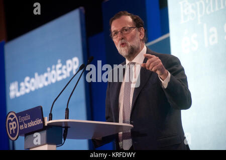 Barcelona, Spanien. 19 Dez, 2017. Der spanische Premierminister Mariano Rajoy hält eine Rede bei der abschließenden Kampagne Treffen der Partido Popular (Volkspartei) in Barcelona die Katalanische Landtagswahl, die am 21. Dezember stattfinden wird. Katalonien wird in regionalen Wahlen Abstimmung am Donnerstag, zwei Monate nach separatistische Aktivisten versuchten, Unabhängigkeit von Madrid zu erklären. Viele der Führer der separatistischen Bewegung wurden verhaftet und die spanische Regierung übernahm die Kontrolle der Katalanischen Institutionen anwenden Verfassung Artikel 155. Credit: Jordi Boixareu/Alamy leben Nachrichten Stockfoto