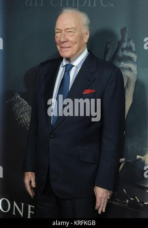 Beverly Hills, CA. 18 Dez, 2017. Christopher Plummer in der Ankunftshalle für alles Geld der Welt Premiere, Samuel Goldwyn Theater, Beverly Hills, CA, 18. Dezember 2017. Credit: Dee Cercone/Everett Collection/Alamy leben Nachrichten Stockfoto