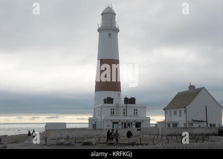 Isle of Portland, Dorset. 20. Dezember 2017 - DE Wetter: Peoplemake die die meisten von einem milden, bewölkten Tag in Portland Bill in Dorset Credit: stuart Hartmut Ost/Alamy leben Nachrichten Stockfoto