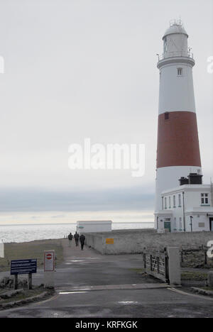 Isle of Portland, Dorset. 20. Dezember 2017 - DE Wetter: Peoplemake die die meisten von einem milden, bewölkten Tag in Portland Bill in Dorset Credit: stuart Hartmut Ost/Alamy leben Nachrichten Stockfoto