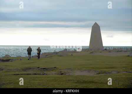 Isle of Portland, Dorset. 20. Dezember 2017 - DE Wetter: Peoplemake die die meisten von einem milden, bewölkten Tag in Portland Bill in Dorset Credit: stuart Hartmut Ost/Alamy leben Nachrichten Stockfoto