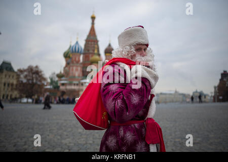 Moskau, Russland. 20 Dez, 2017. Die jährlichen Christmas Festival" Reise in Weihnachten'' werden, nur ein paar Schritte vom Roten Platz mit Dutzenden von speziellen Stände und Zelte, Spielplätze und Etappen. Die Veranstaltung beginnt am 22. Dezember Credit: Velaren Grant/ZUMA Draht/Alamy leben Nachrichten Stockfoto