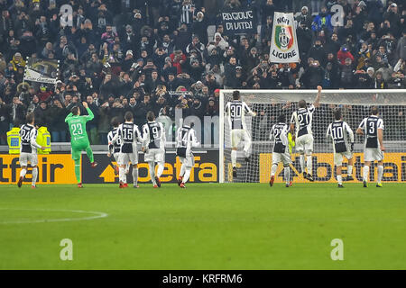 Turin, Italien. 20 Dez, 2017. Mannschaft FC Juventus während der TIM CUP Fußballspiel zwischen Juventus Turin und Genua CFC bei Allianz Stadion am 20 Dezember, 2017 in Turin, Italien. Quelle: FABIO UDINE/Alamy leben Nachrichten Stockfoto