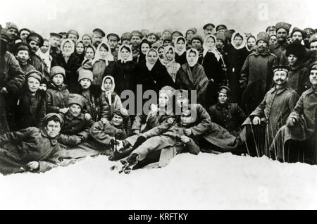 WW1 Uhr - Ostfront - Russische und deutsche Soldaten verbrüdern sich Stockfoto
