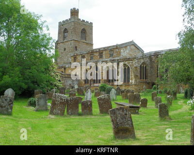 St. Mary die Jungfrauenkirche im Dorf Cropredy, in der Nähe von Banbury, Oxfordshire. Die Kirche stammt aus dem 14. Jahrhundert. Stockfoto