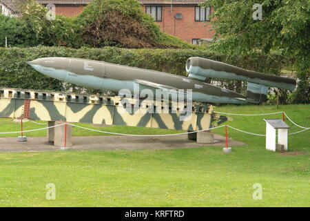 Eine Flugbombe aus dem Jahr V1 (auch bekannt als Buzz Bombe und Doodlebug) befindet sich im RAF Museum, Duxford, Cambridgeshire, einer Niederlassung des Imperial war Museum. Der V1 wurde in Deutschland gegen Ende WW2 entwickelt. Stockfoto