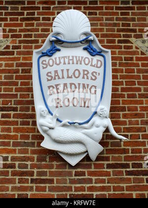 Southwold Sailors' Reading Room Schild, Southwold, Suffolk. Der Leseraum wurde 1864 erbaut, um Seeleute zu ermutigen, zu lesen und ihre Gedanken zu verbessern, anstatt ihre Zeit im Pub zu verbringen. Stockfoto