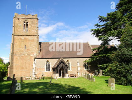 Pfarrkirche St. Bartholomew im Dorf Redmarley d'Abitot, Gloucestershire, aus dem 13. Jahrhundert mit späteren Ergänzungen. Stockfoto