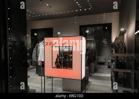 Mailand, Italien - 9. Oktober 2016: Schaufenster eines Giorgio Armani in Mailand - Galleria Vittorio Emanuele II, Italien. Wenige Tage nach Mailand Fashion Wee Stockfoto