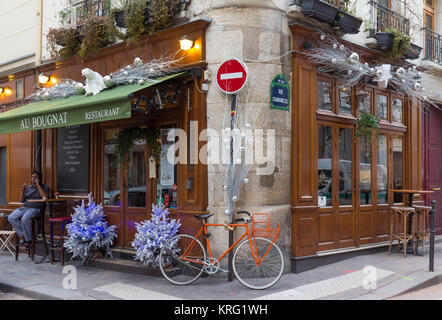 Die traditionellen französischen Café Au Bougnat für Weihnachten, Paris, Frankreich eingerichtet. Stockfoto