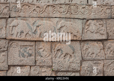 Asien, Indien, Karnataka, Hampi, Mahanavami Dibba, Schnitzereien Stockfoto