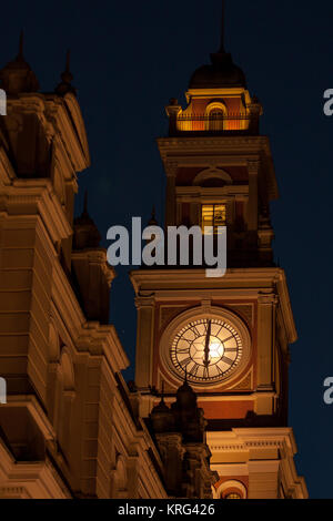 Clock Tower, Estacao da Luz (Luz) Bahnhof, Außenansicht bei Nacht, Sao Paulo, Brasilien Stockfoto