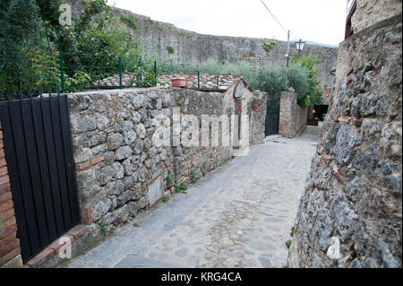 Mittelalterliche Stadt in Montespertoli, Toskana, Italien. 1. August 2016 © wojciech Strozyk/Alamy Stock Foto Stockfoto