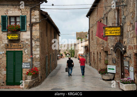 Mittelalterliche Stadt in Montespertoli, Toskana, Italien. 1. August 2016 © wojciech Strozyk/Alamy Stock Foto Stockfoto