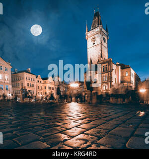 Prag, Altstädter Rathaus am Marktplatz in der Nacht Stockfoto