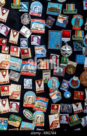 Souvenir Militär/kommunistische Abzeichen für Verkauf, Buchara, Usbekistan Stockfoto