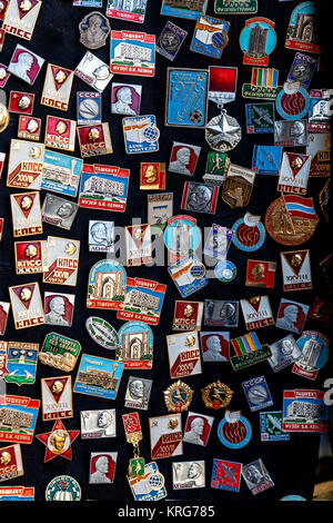 Souvenir Militär/kommunistische Abzeichen für Verkauf, Buchara, Usbekistan Stockfoto