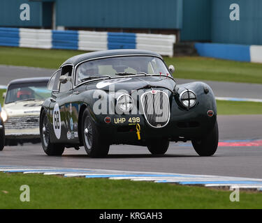 Marc Gordon, Jaguar XK 150 FHC, historische Racing Drivers Club, HRDC, Pre-60 Tourenwagen, TC63, Donington historische Festival, 2017, laufender Motor, Motor s Stockfoto