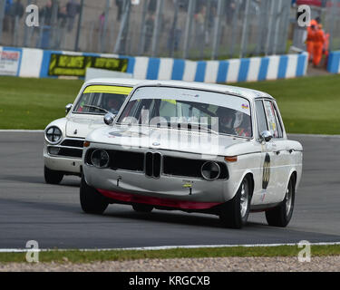 Richard Shaw, Ross Austin, BMW 1800 TiSA, U2TC Trophäe, Pre-66 unter 2 Liter Tourenwagen, Donington historische Festival, 2017, Rennsport, Motorsport, Stockfoto