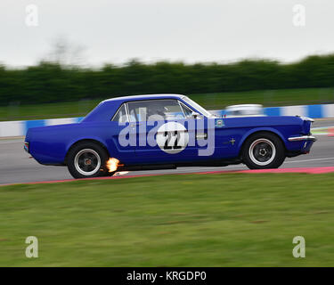 Michael Squire, Ford Mustang, HRDC, Coys Trophäe, Pre-66 Tourenwagen, Donington historische Festival, 2017, Rennsport, Motorsport, Motorsport, Nostal Stockfoto