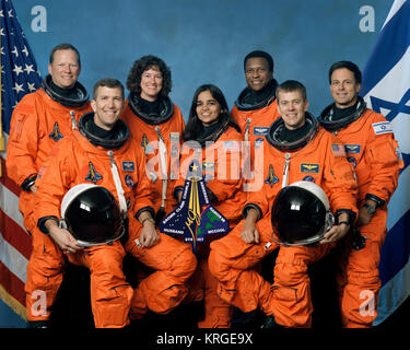 Die STS-107 Crew umfasst, von links, Mission Specialist David Brown, Kommandant Rick Husband, Mission Spezialisten Laurel Clark, Kalpana Chawla und Michael Anderson, Pilot William McCool und Nutzlastspezialist Ilan Ramon. (NASA Foto) Crew der STS-107, offizielles Foto Stockfoto
