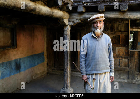 Alter Mann, König von Baltistan, Balti, Nubra Tal, Turtuk, Ladakh, Jammu und Kaschmir, Indien Stockfoto