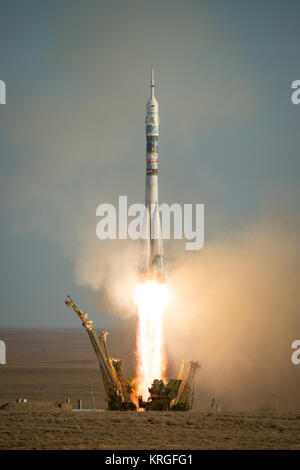 Die Sojus TMA-11 M Rakete ist mit Expedition 38 Sojus Commander Mikhail Tyurin von Roskosmos, Flugingenieur Rick Mastracchio der NASA und Flugingenieur Koichi Wakata der Japan Aerospace Exploration Agency onboard, Donnerstag, November 7, 2013, auf dem Kosmodrom Baikonur in Kasachstan aus gestartet. Tyurin, Mastracchio, und Wakata wird in den nächsten sechs Monaten an Bord der Internationalen Raumstation verbringen. Photo Credit: (NASA/Bill Ingalls) Sojus TMA-11 M-Rakete von Baikonur gestartet (1) Stockfoto