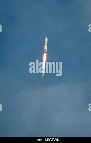 Die United Launch Alliance Atlas-V-Rakete, mit der NASA Mars Atmosphäre und Volatile EvolutioN (MAVEN) Raumschiff startet von der Cape Canaveral Air Force Station Space Launch Complex 41, Montag, November 18, 2013, Cape Canaveral, Florida. Die NASA-Raumsonde Mars-gebunden, der Mars Atmosphäre und Volatile EvolutioN oder MAVEN, ist die erste Sonde, die Erforschung und das Verständnis der Marsianischen obere Atmosphäre gewidmet. Photo Credit: (NASA/Bill Ingalls) Atlas V startet mit MAVEN (201311180007 HQ) Stockfoto