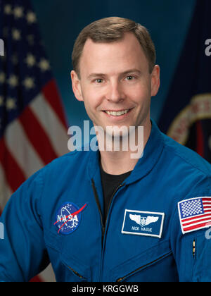 Offizielle astronaut Portrait von Tyler (Nick) Haag - Blau Fluganzug Bild. Foto Datum: 13. Januar 2014. Ort: Gebäude 8, Zimmer 183 - Photo Studio. Fotograf: Robert Markowitz Tyler N. Haag offizielles Portrait Stockfoto