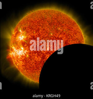 SDO Lunar Transit, Prominenz Eruption, und M-Klasse Flare (12224949055) Stockfoto