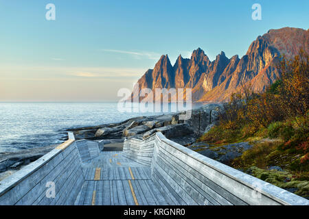 Okshornan, des Teufels Zähne, Aus in der Nähe von Tungeneset Ersfjord, Senja, Berg, Troms, Norwegen Stockfoto