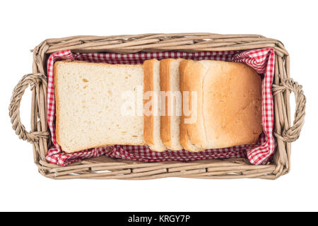 Weißes Brot im Korb. Scheibe. Auf weissem Hintergrund Stockfoto