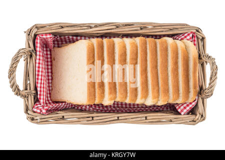 Weißes Brot im Korb. Scheibe. Auf weissem Hintergrund. Stockfoto