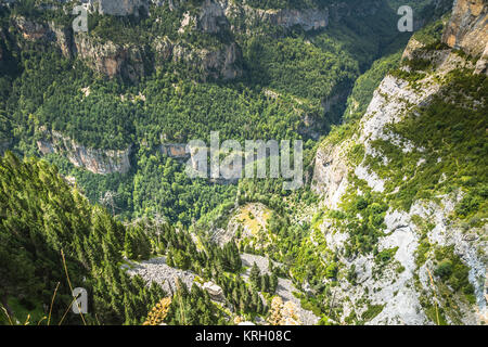 Pyrenäen-Landschaft - Anisclo Canyon im Sommer. Huesca, Spanien Stockfoto