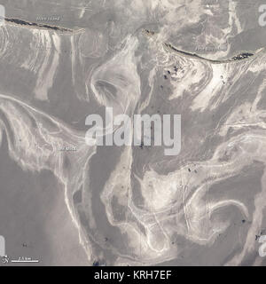 NASA-Bild erfasst 26. Juni 2010 Juni 27, 2010, den ganzen Golf - Strand von mehreren vorgelagerten Inseln im Osten von Mississippi (Offshore von Pascagoula) eine Benennung von mindestens" erhalten hatte, leicht geölte" durch die ressortübergreifende Shoreline Cleanup Assessment-team reagiert auf die Katastrophe im Golf von Mexiko. Ein paar kleine Ausdehnungen des Petit Bois Island war gekennzeichnet sind schwer oder leicht geölt. Dieser hochauflösende Bild zeigt Petit Bois Island (oben rechts) und den östlichen Ende von Horn Island (oben links) am 26. Juni. Im Allgemeinen, öl-wasser sind silbern und sauberer ... Stockfoto