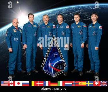 Expedition 45 Crew Portrait mit Kommandant Scott Kelly, Flugingenieur Mikhail Korniyenko, Bordingenieur Oleg Kononenko, Flugingenieur Kimiya Yui und Flugingenieur Kjell Lindgren und Flugingenieur Sergej Wolkow. Foto Datum: 21. Januar 2015. Ort: Gebäude 8, Zimmer 183 - Photo Studio. Fotograf: Robert Markowitz Expedition 45 Crew portrait Stockfoto