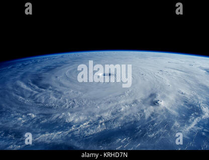 6 Maysak von der ISS aus gesehen Stockfoto