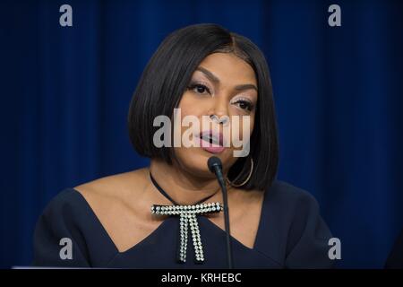 Schauspielerin Taraji P. Henson spricht während einer Podiumsdiskussion des Films versteckte Zahlen im Weißen Haus am 15. Dezember 2016 in Washington, DC. Der Film ist auf drei afroamerikanischen Frauen, die die NASA während der Mathematiker John Glenn Freundschaft 7 Mission im Jahre 1962 gearbeitet. Stockfoto