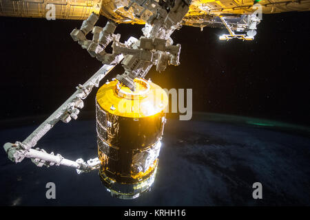 HTV-5 auseinander von Roboterarm der Internationalen Raumstation, Canadarm2 Stockfoto