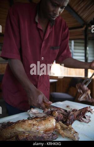 Nyama Choma, traditionelles Straßenessen oder kenianischer Grill, Nairobi, Kenia, Ostafrika Stockfoto