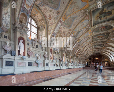 Die Halle der Antiquitäten (Antiquarium), 1571, Residenz München, dem ehemaligen königlichen Palast der Wittelsbacher Könige von Bayern. Stockfoto