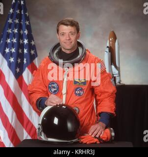 Offizielles Portrait der NASA Space Shuttle Columbia STS-93 prime Besatzungsmitglied amerikanische Astronaut Jeffrey Ashby am Johnson Space Center Oktober 30, 1998 in Houston, Texas. Stockfoto