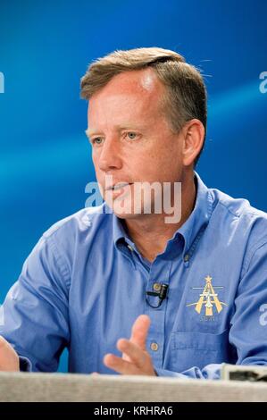 Internationale Raumstation NASA Space Shuttle Discovery STS-121-Mission prime Besatzungsmitglied amerikanischen Astronauten Steven Lindsey spricht während einer Pressekonferenz vor dem Flug am Johnson Space Center Juni 8, 2006 in Houston, Texas. Stockfoto