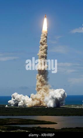 Die Internationale Raumstation NASA Space Shuttle Discovery startet für die Mission STS-121 im Kennedy Space Center starten 39B Juli 4, 2006 Komplexe in Merritt Island, Florida. Stockfoto