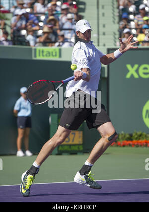 KEY BISCAYNE, FL - 02 April: John Isner Tag 11 der Miami Öffnen bei Crandon Park Tennis Center am 2. April 2015 in Key Biscayne, Florida Personen: John Isner Stockfoto